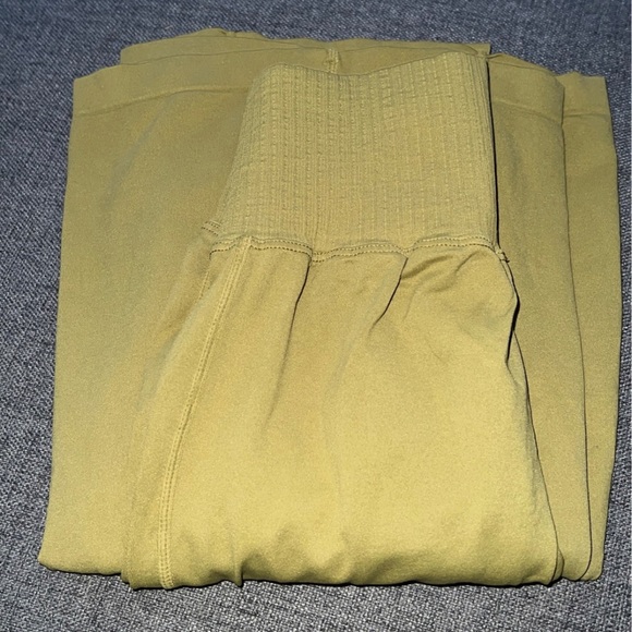 ❄️SOLD❄️Good Karma Flare Leggings Sz: Xs/S (0-6) Color: Dusted Military - Picture 4 of 5